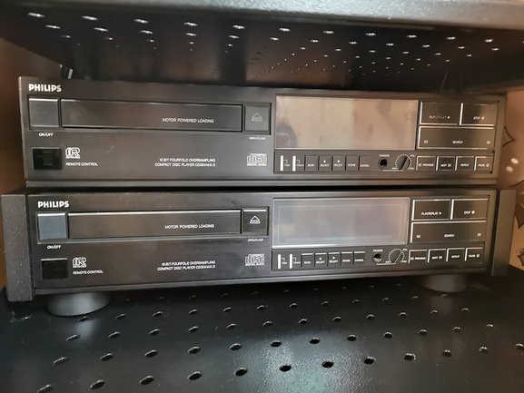 33 Philips CD-304 MKII.jpg